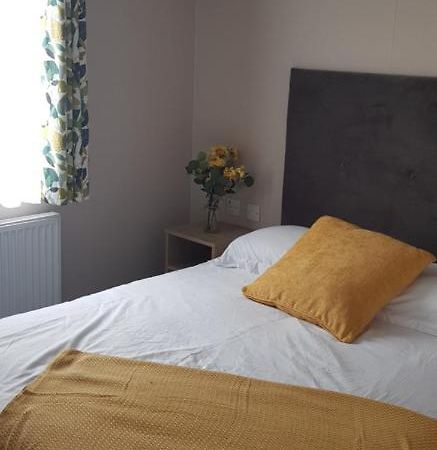 Warner Lane Hotel Selsey Bagian luar foto